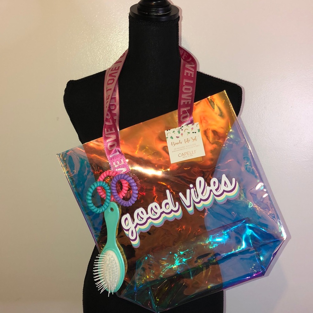 3/$30 Capelli New York Beach Tote